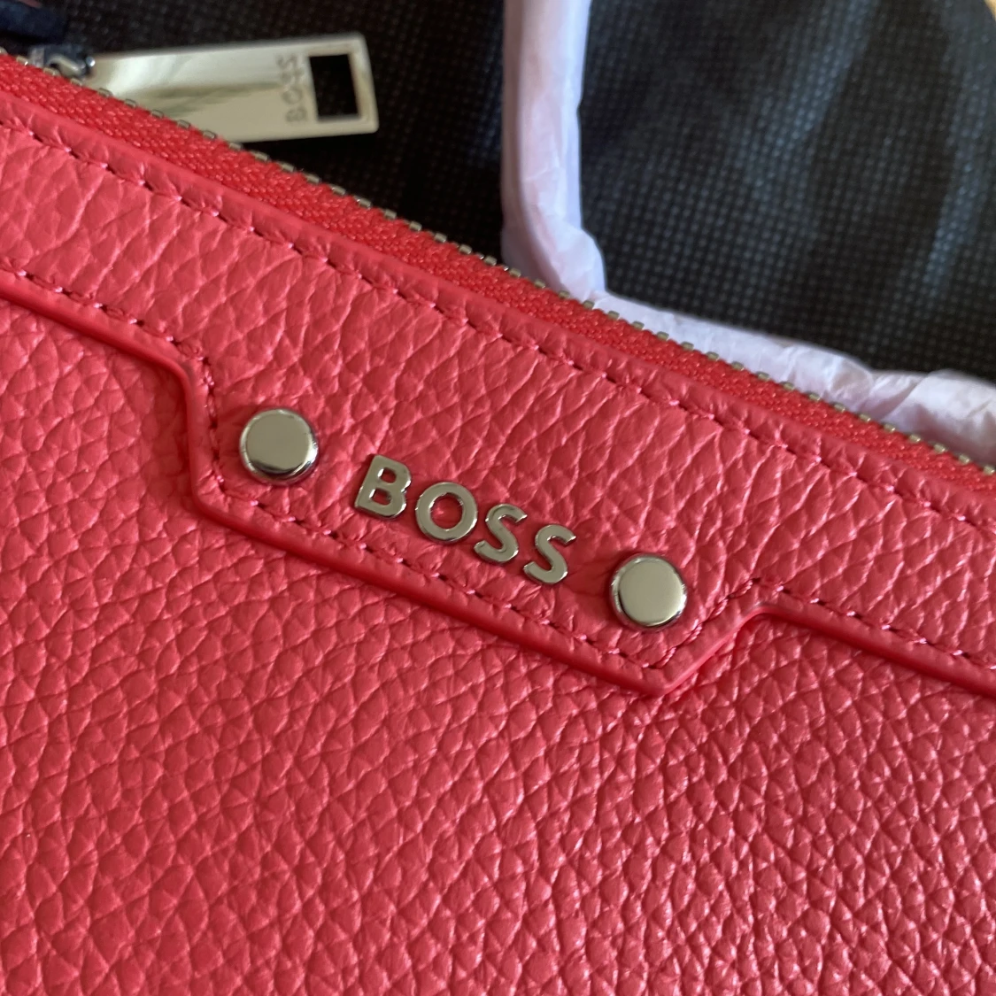 Rosa axelväska från BOSS - 1