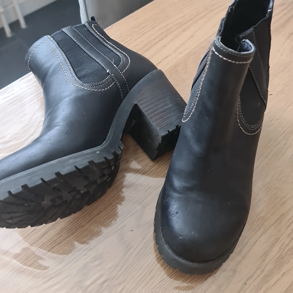 Svarta chelsea boots med klack - 1