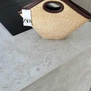 Zara väska  - Jättefin helt ny väska från Zara med prislapp kvar 🤍