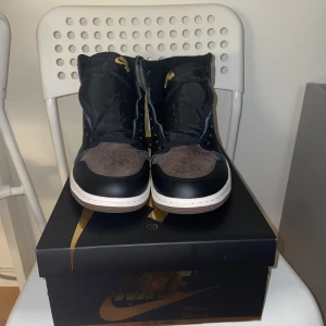 Nike Air Jordan 1 High og ”palomino” DS  - Helt Deadstock palomino j1 high og. DS Inte ens testad. Storlek 43. kvitto från SNS. OG box medföljer.