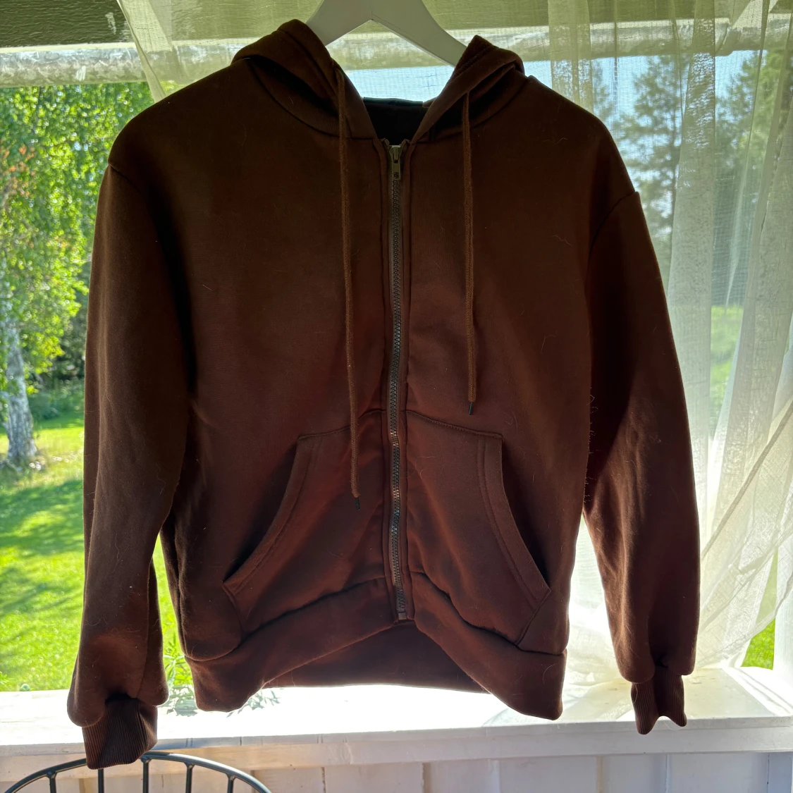 Brun hoodie med dragkedja från SHEIN