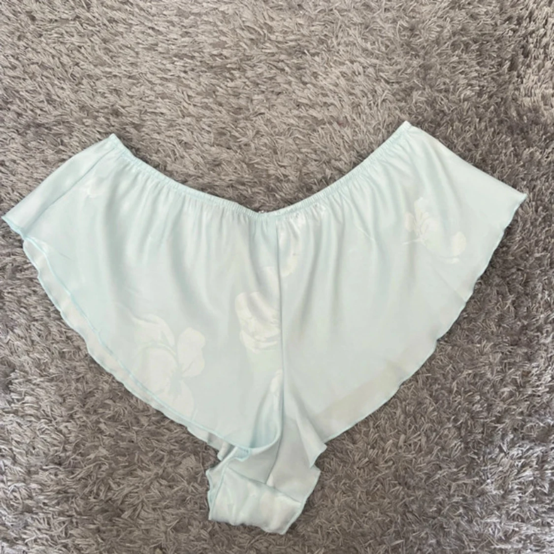 Ljusblå satinshorts från Primark - 2