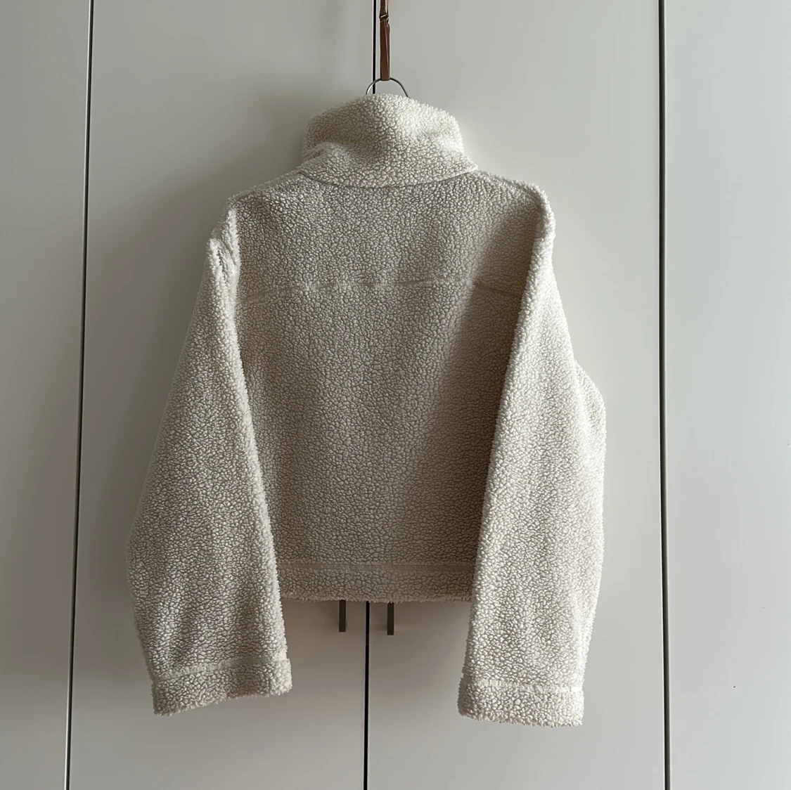 Beige teddyjacka med dragkedja - 1