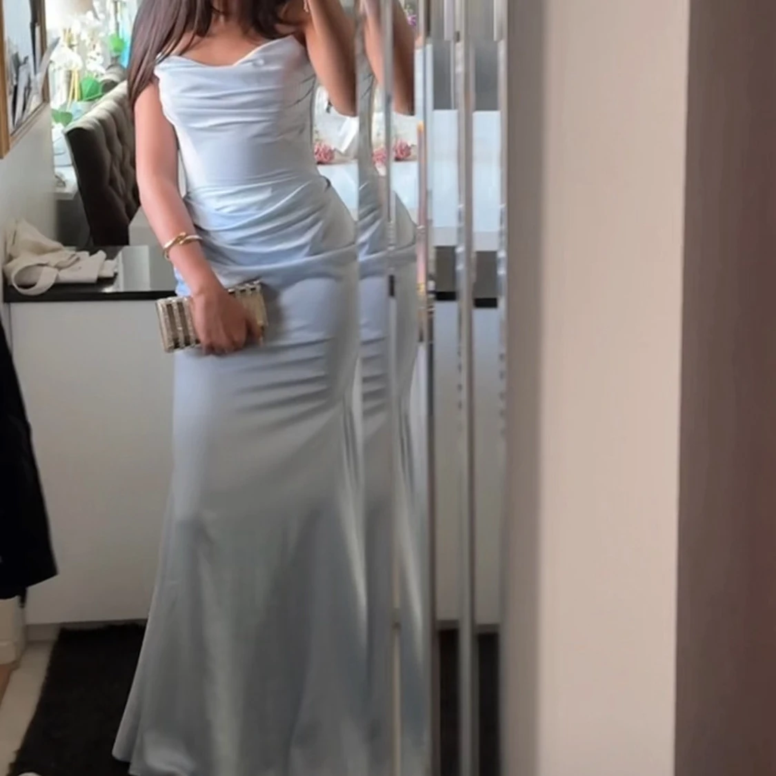 Ljusblå axelbandslös långklänning NA-KD