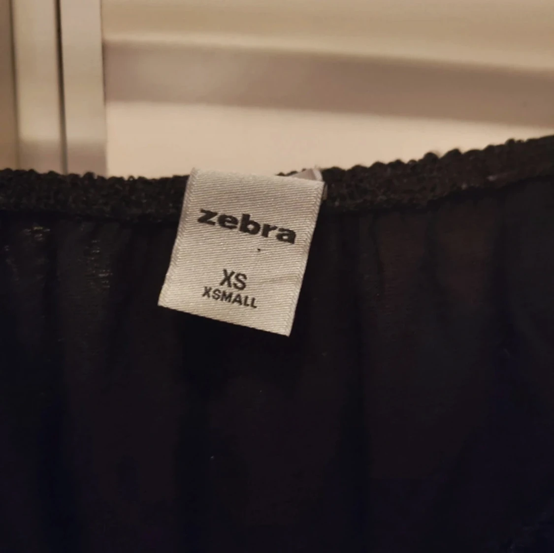 Svart offshoulder spetsblus Zebra XS - 1