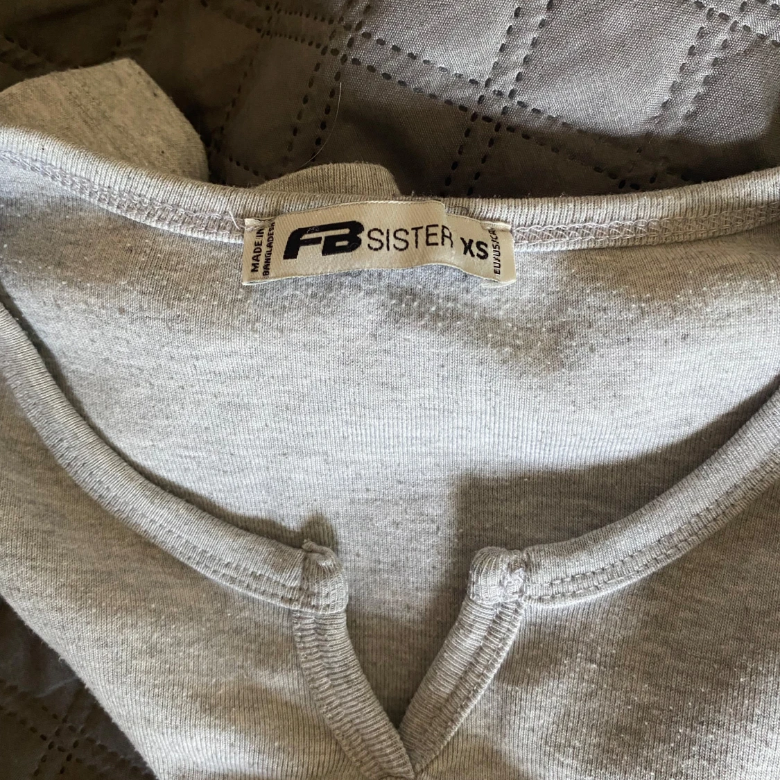 Grå t-shirt från FB Sister XS - 2