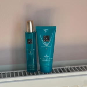 Set ifrån rituals - Säljer två produkter ifrån Rituals i serien Karma, en bodymist samt en kroppskräm. Det är uppskattningsvis ungefär en tredjedel kvar av produkterna. Går att köpas styck, hör av er isåfall! Pris går att diskuteras. 