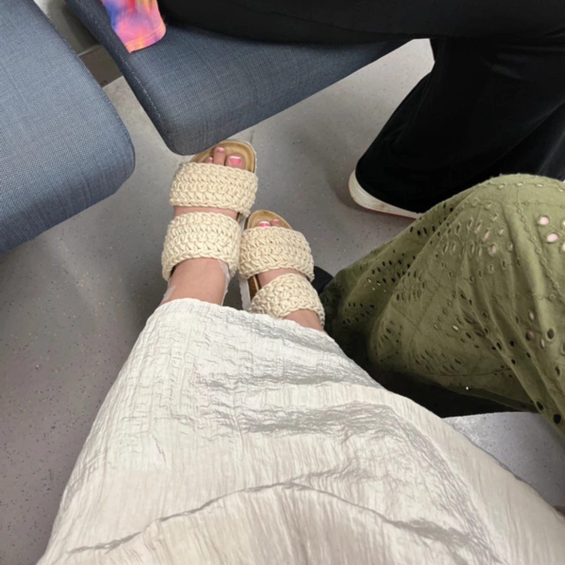 beige sandaler tofflor - 4