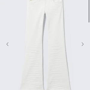 Cheap monday jeans  - Helt oandvända Cheap monday jeans med prislapp! Säljer då de tyvärr inte passade. Slutsålda på hemsidan. Storlek 27/30  
