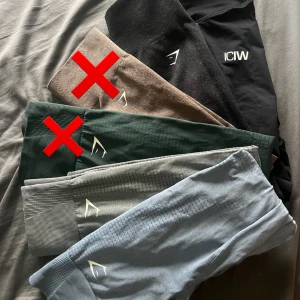Träningsleggings från Gymshark & ICIW - GARDEROBSRENSNING! De med kryss på är redan sålda!  50kr/st, kan ge bättre pris vid köp av flera tights! 