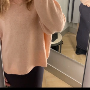 mörkgrå maxikjol - säljer min maxikjol från gina tricot. bra skick💞💞