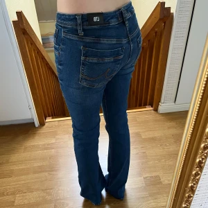 LTB lågmidjade jeans - Lowwaist blå ltb jeans i storlek 27/34 i modellen valerie