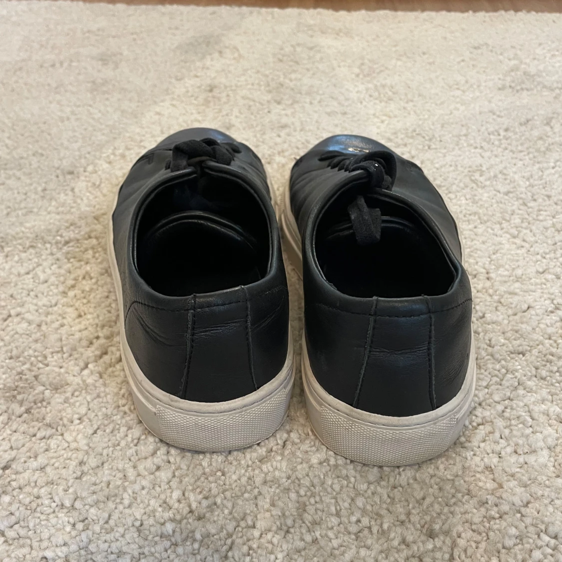 Svarta sneakers från Axel Arigato  - 1