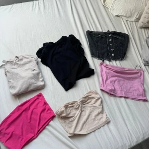 Toppar - Ett paket med 6 olika toppar. Det går även att köpa var för sig då kostar det 15kr st och 50 kr för alla. Alla toppar passar S. Skriv för fler bilder💗