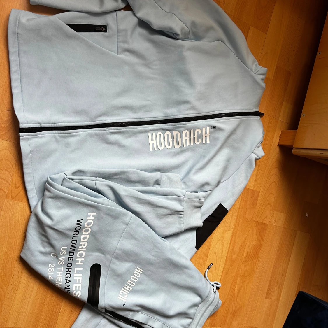 Ljusblå mjukisbyxor från Hoodrich - 1