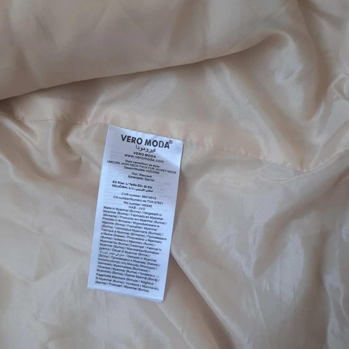 Beige pälsjacka från Vero Moda - 3