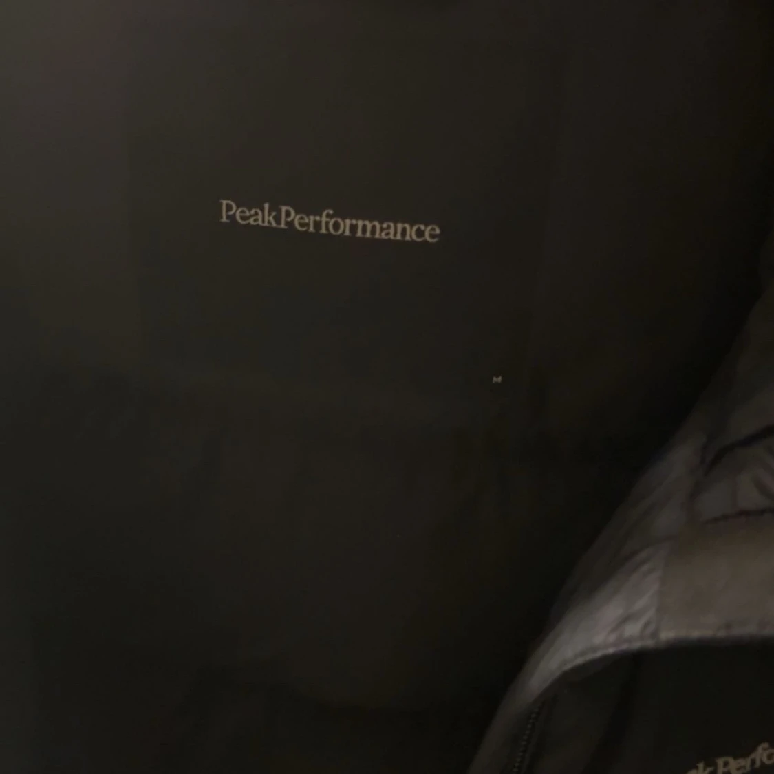 Svart dunjacka från Peak Performance - 2