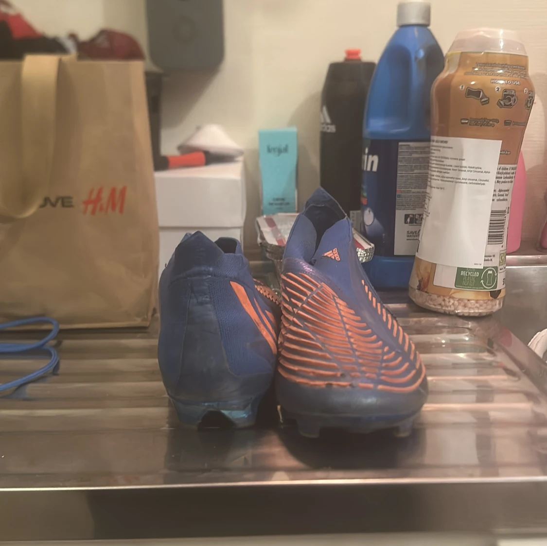 Blå och orange fotbollsskor från Adidas - 2