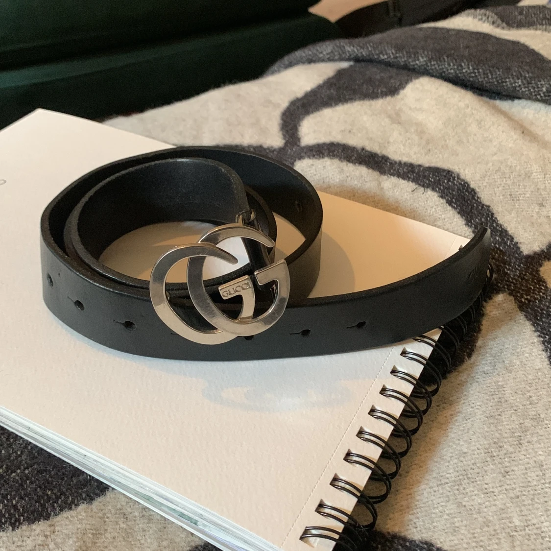 Svart skärp med silverdetaljer - 1