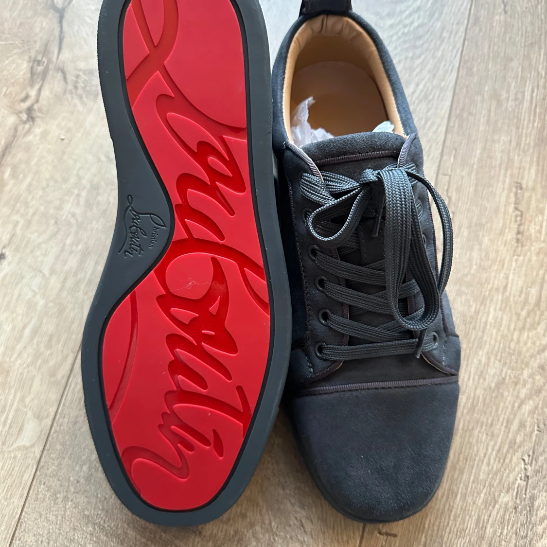 Grå sneakers från Christian Louboutin - 1