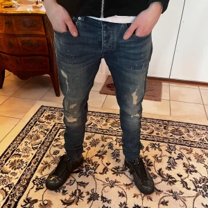 Chasin Jeans - Riktigt snygga byxor! Ser ut som replay, ralph lauren, amiri osv jeans!👖 Som vanligt sjuk fade, fetare byxor hittar du inte någon annanstans än på min sida. Vid frågor o funderingar är de bara att skriva🙏❤️