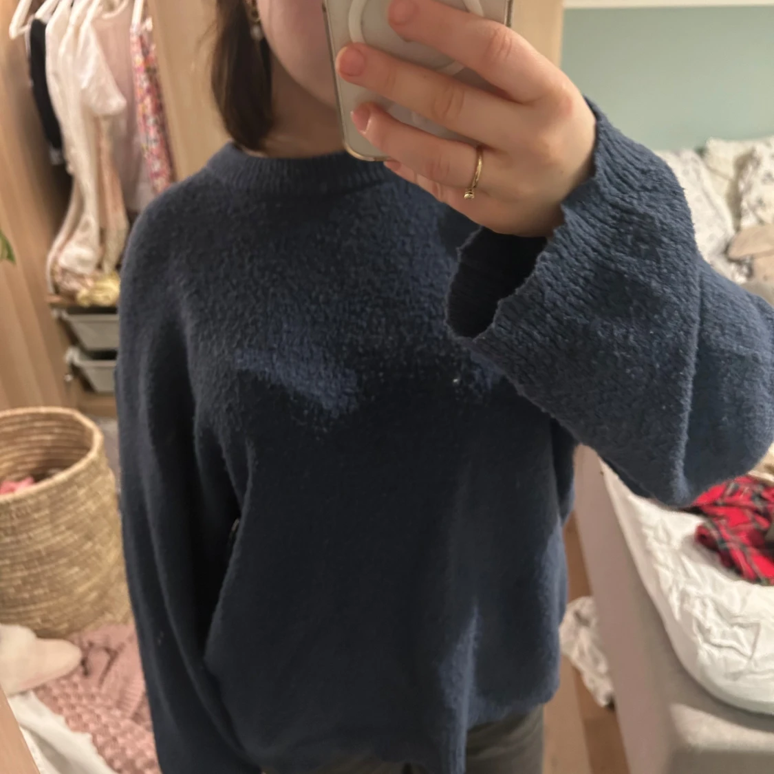 Mörkblå stickad tröja - 1