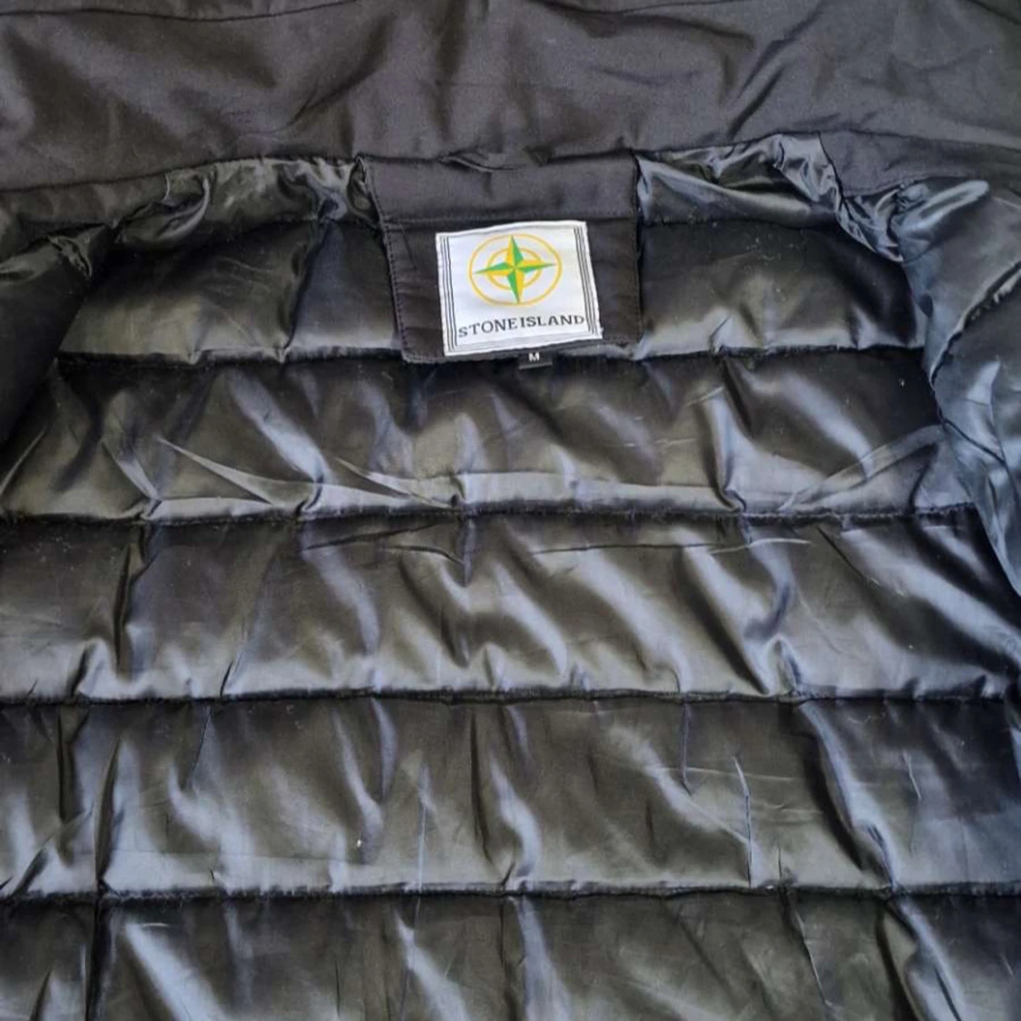 Svart pufferjacka från Stone Island 1500 Medium