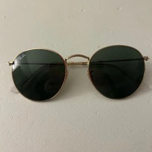 Runda solglasögon Ray-Ban - Ett par runda Ray-Bans! 