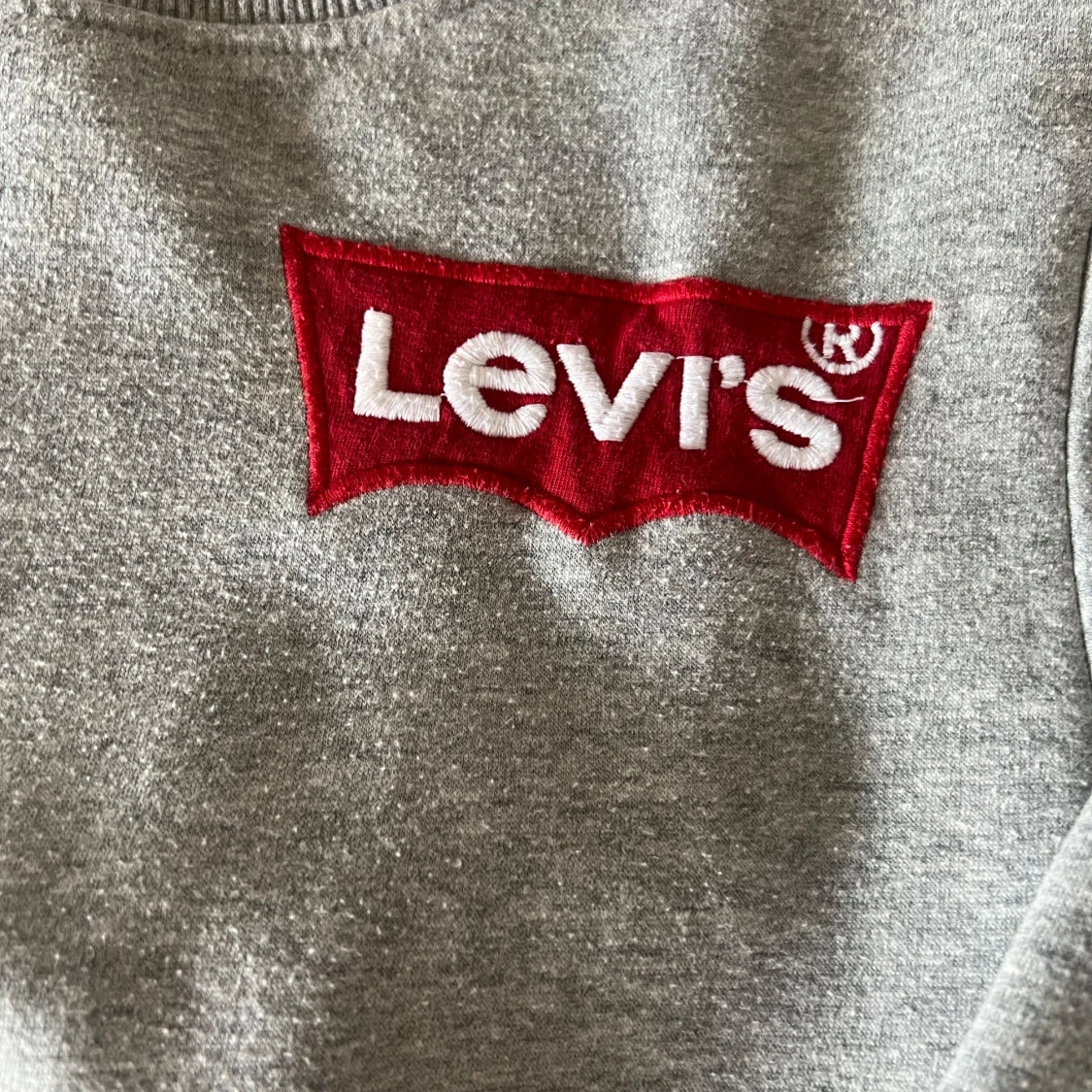 Grå sweatshirt från Levi's - 1