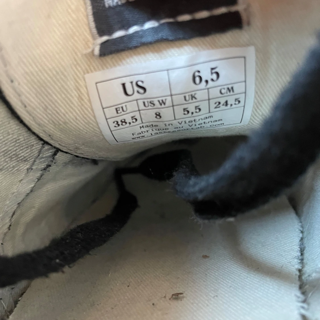 Svarta sneakers från Last Resort AB - 2