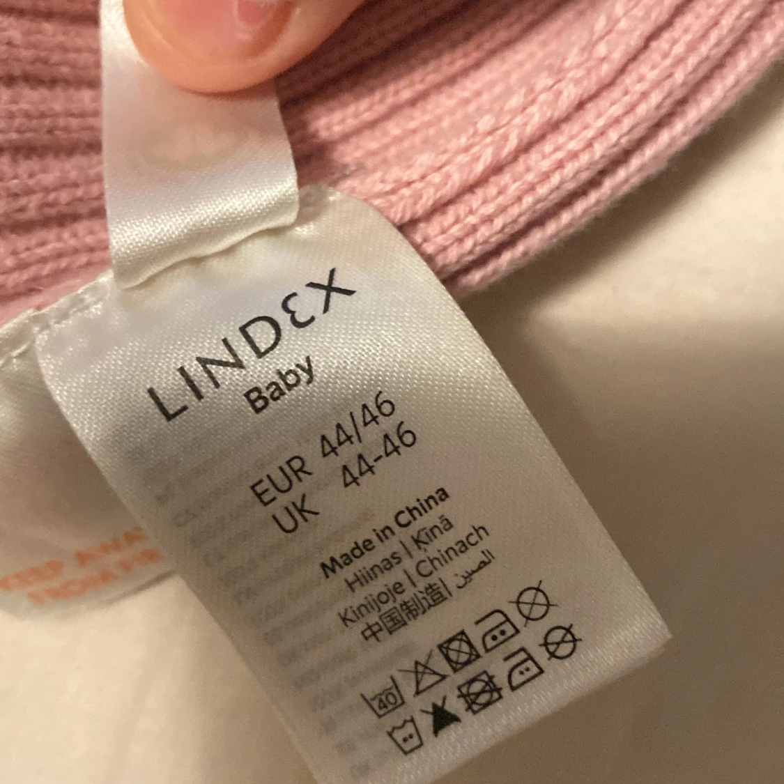 Rosa stickad mössa från Lindex - 1