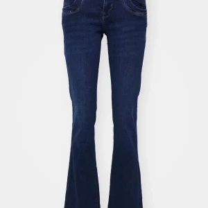 ltb jeans - används endast 5 gånger. jättesnygga och nyskick. storlek 25x30. köpt för 800kr