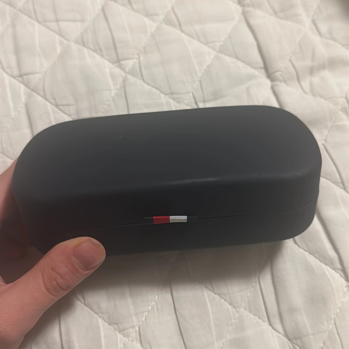 Mörkblå  glasögonfodral från Tommy Hilfiger - 2