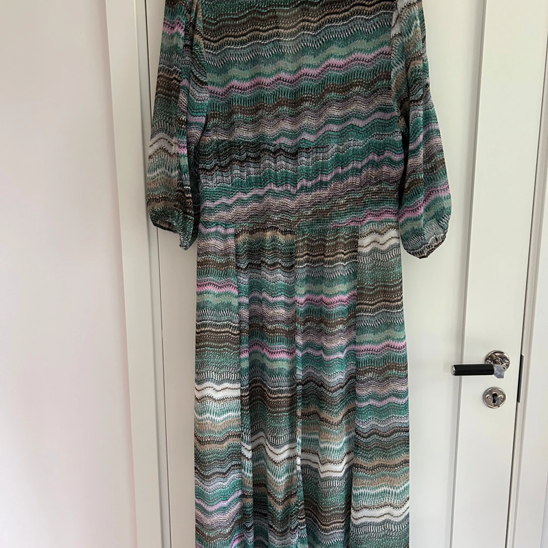 Mönstrad långklänning Line of Oslo - 1