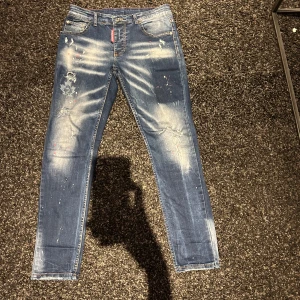 Dsquared jeans - Passar 170 som bäst och slim längs benen. 10/10 skick, använda ett fåtal gånger. Det är bara skriva om du har funderingar eller frågor! 👍😃
