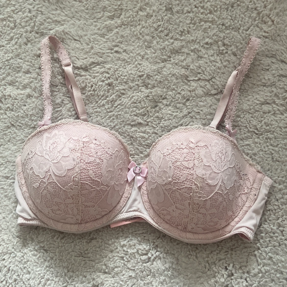 Rosa spetsblus från Hunkemöller