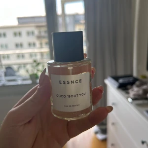 ESSNCE Coco 'Bout You parfym - Parfymen Coco 'Bout You från ESSNCE, har endast tagit ett sprit och testat parfymen 