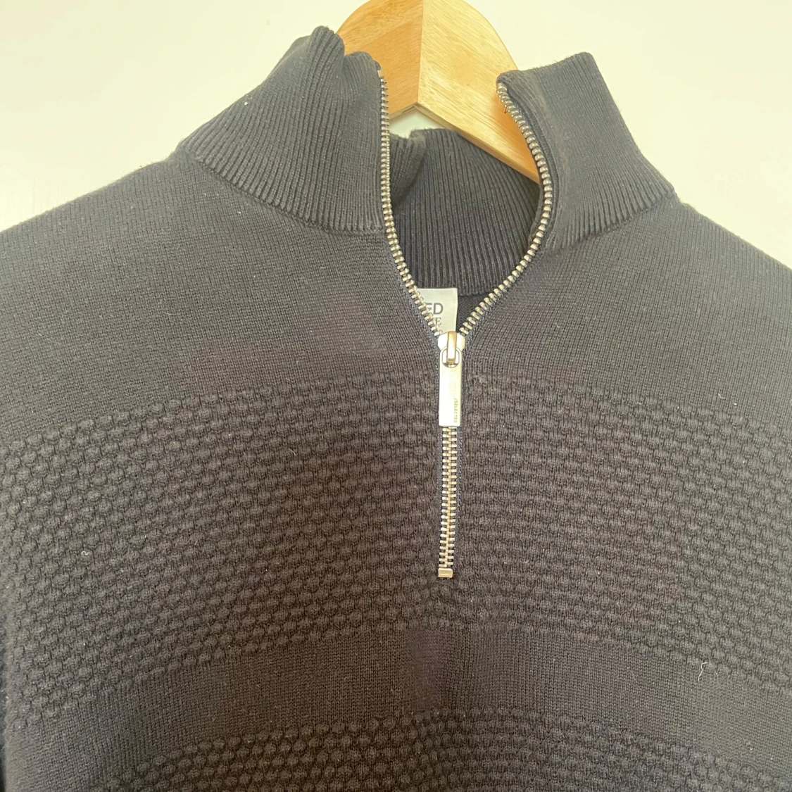 Mörkblå stickad half zip-tröja Selected - 1