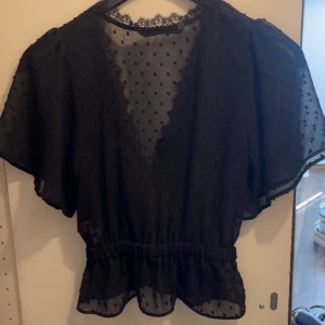 Zara topp - Säljer söt topp från Zara. 