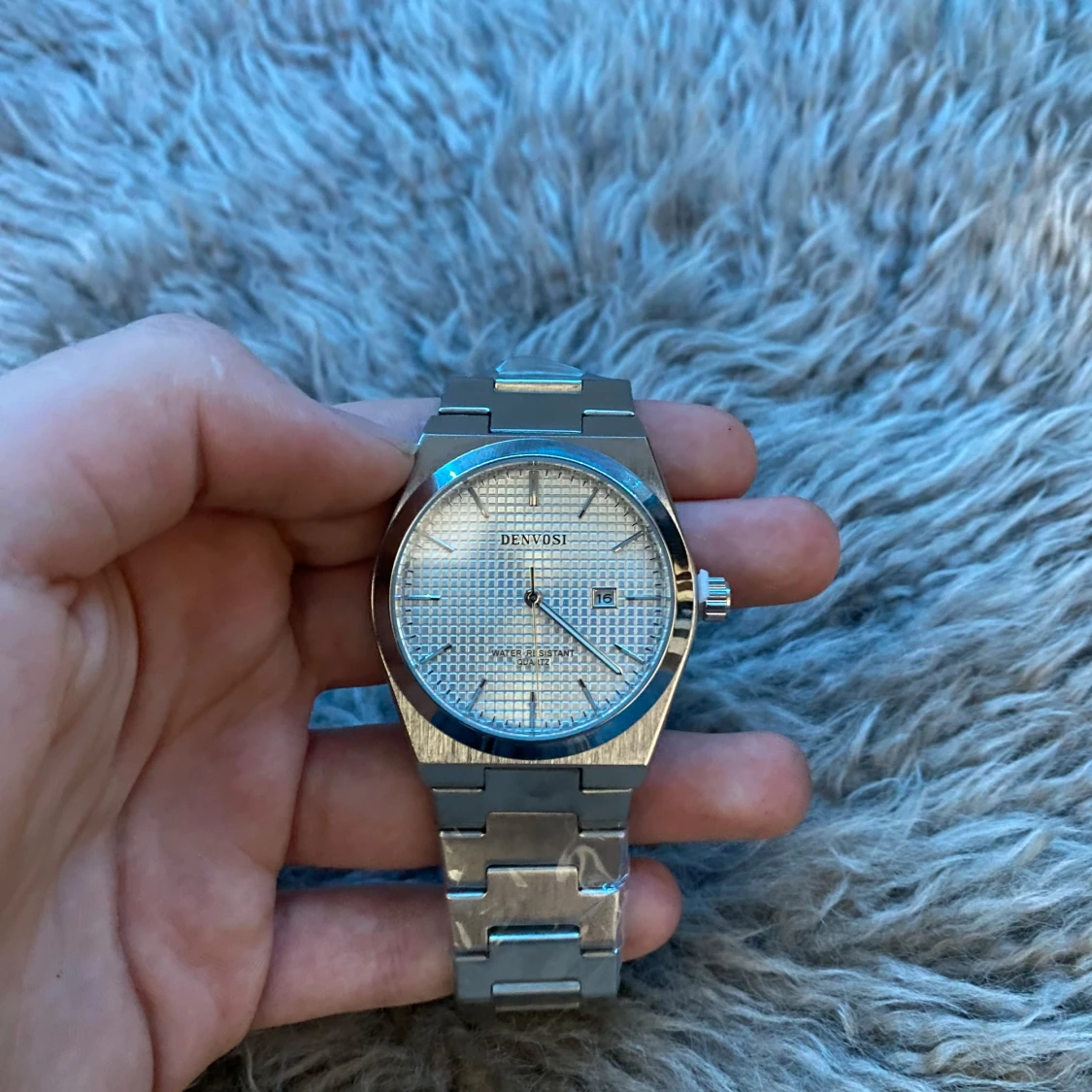 Silverfärgad klocka från Denvosi - 1