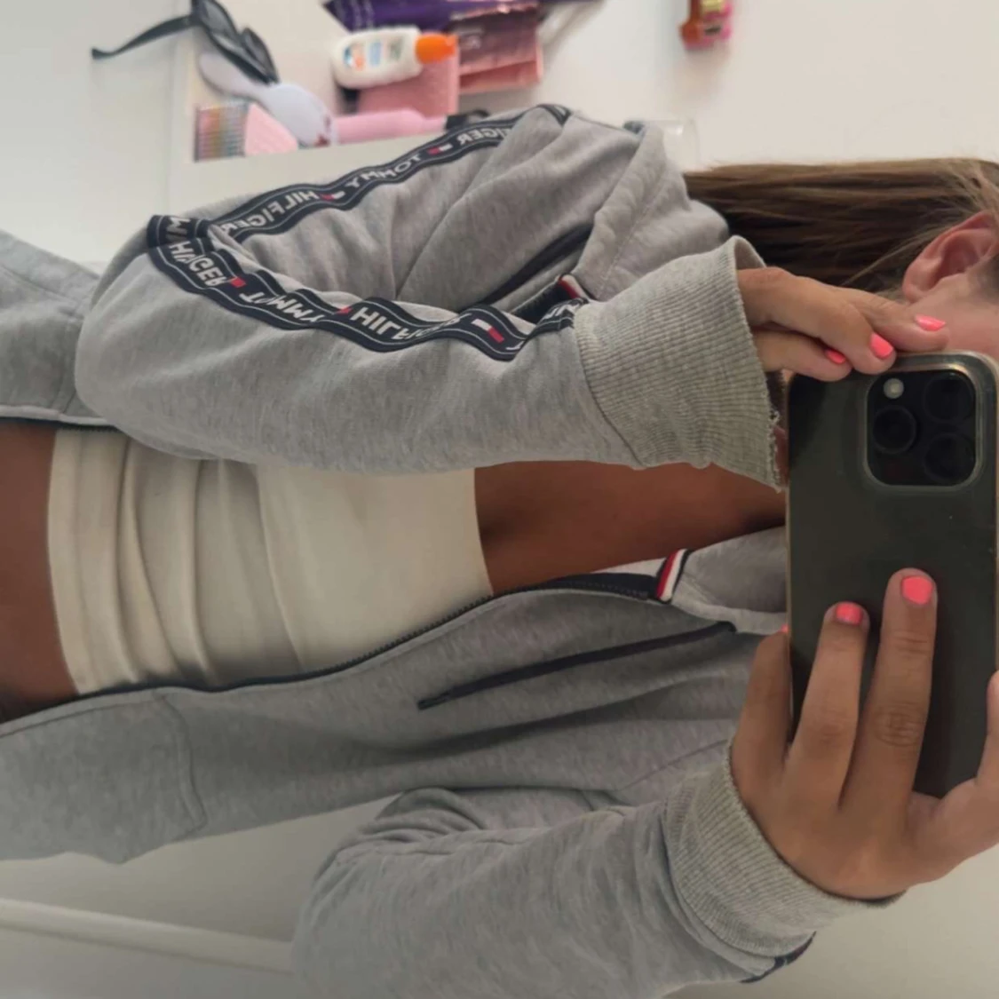 Grå zip hoodie från Tommy Hilfiger - 1