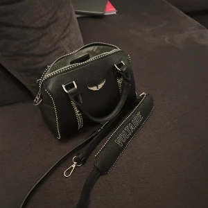 Sunny bag Zadig - ❗️Kom med prisförslag ❗️Köpt här på Plick för 2300 kr, dustbag ingår, gammal väska men fint skick, är inte i nano storleken utan lite större😇