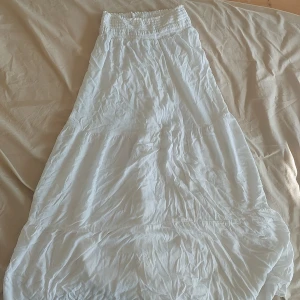 Vit kjol Lager 157 - En super snygga vit kjol från Lager 157 i stl xs nästan aldrig använd