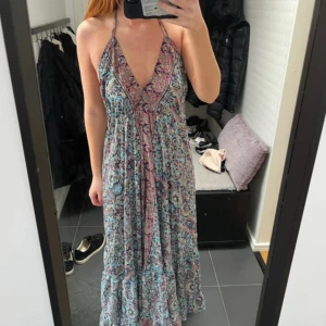 Sommar långklänning med öppen rygg - Så fin och bra skick