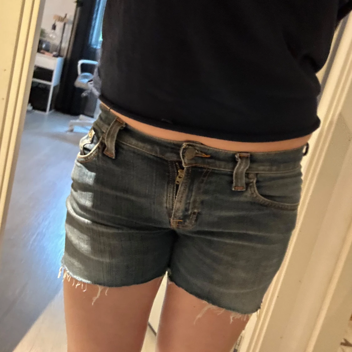 Blå low waist jeansshorts från Nudie Jeans