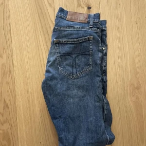 Tiger of Sweden jeans - Feta tiger of sweden jeans. Bra skick🙌🏼perfekt färg. Hör av dig vid minsta fundering! Storlek 29/34