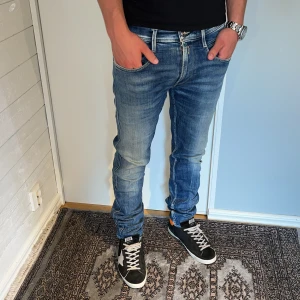 Replay anbass jeans  - Replay Jeans | skick 9/10 | Storlek 33/34 | Pris - 499kr | Modellen är ca 178cm lång | Hör av dig vid minsta fråga eller fundering!!