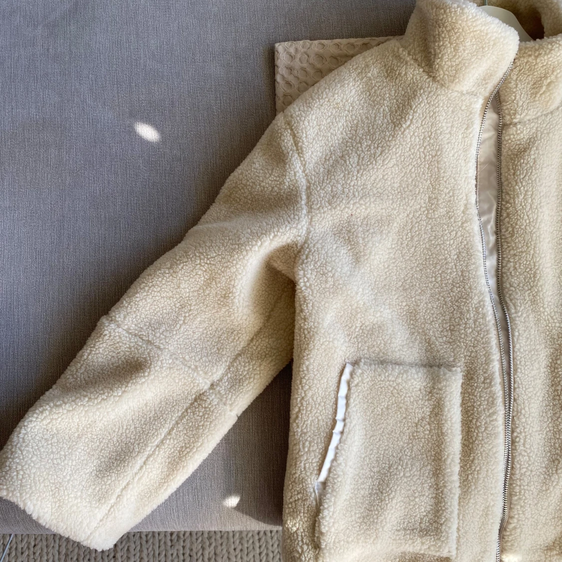 Vit teddyjacka med dragkedja - 1