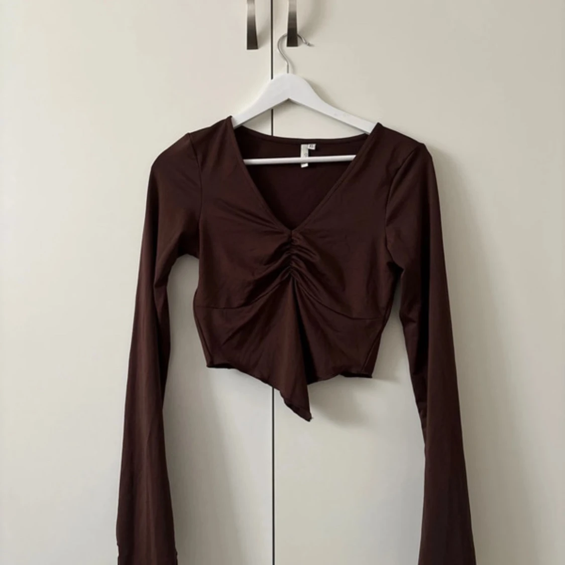 Brun långärmad topp från NLY Trend