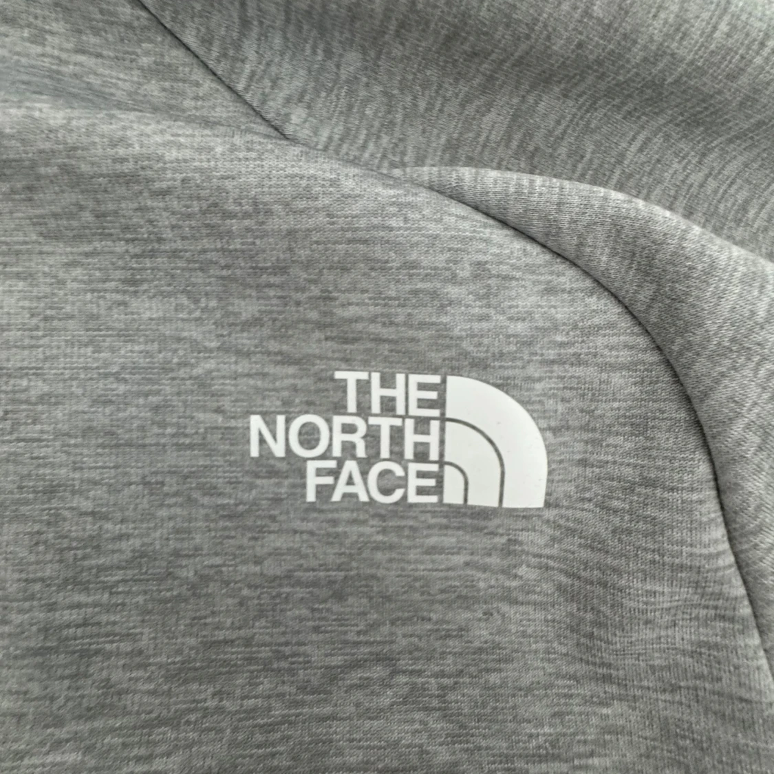 Grå/svarthoodie från The North Face - 3